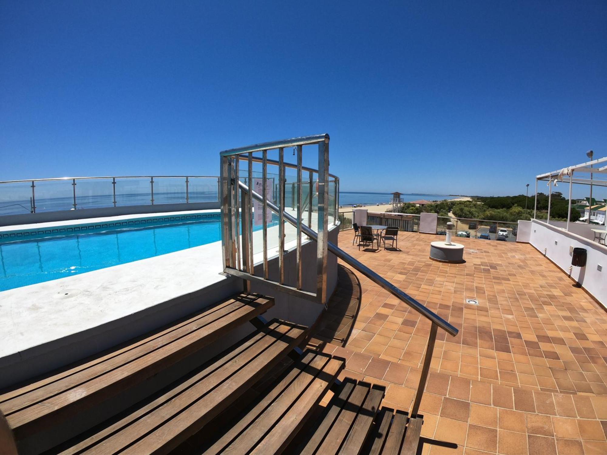 Islantilla Primera Linea De Playa, Piscina, Parking Exterior photo